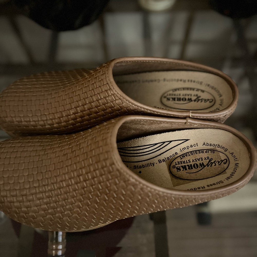 Women's Woven Tan Clogs work shoe size 10 - Picture 3 of 7